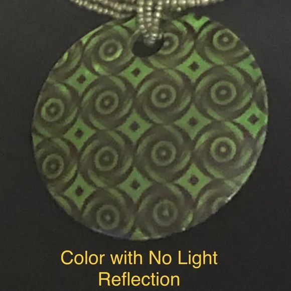 Beaded Necklace with Glossy Painted Shell Pendant Green & Black - Picture 5 of 8